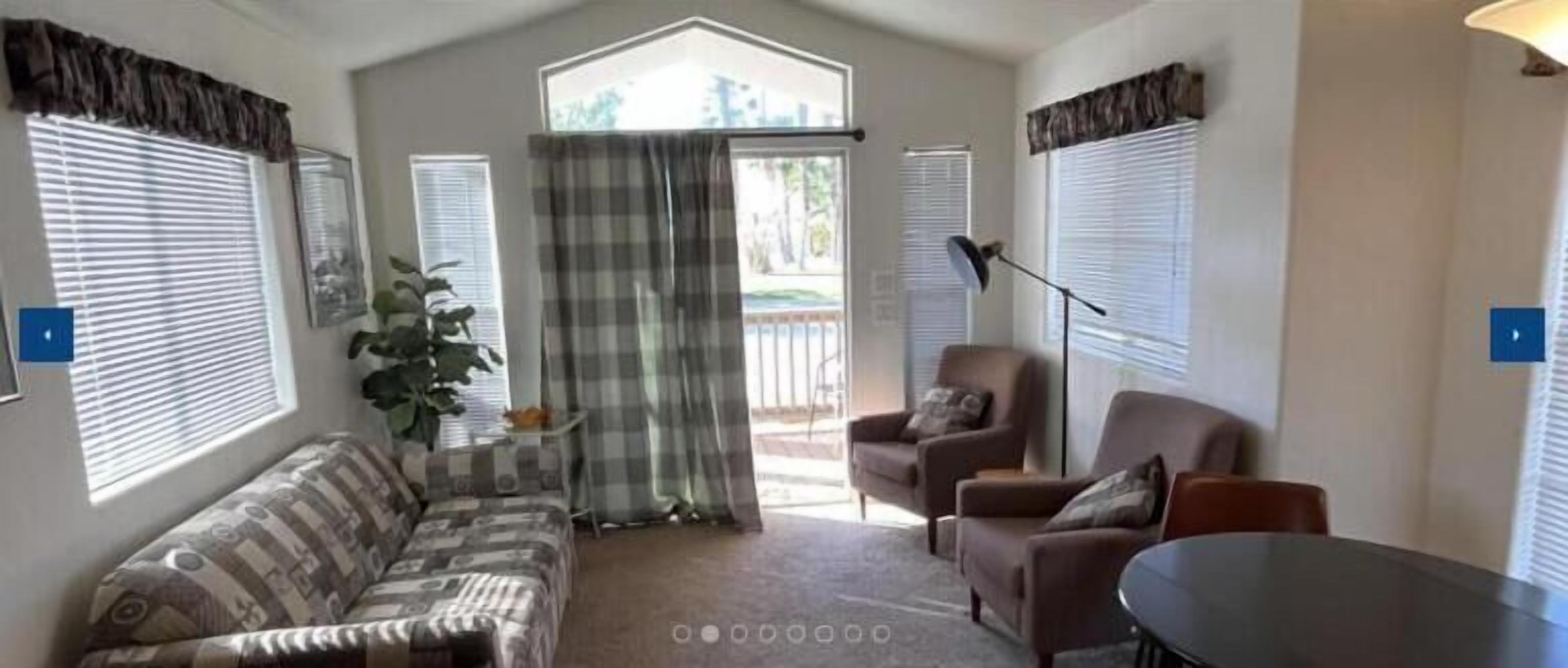 Deluxe Suite | Living area