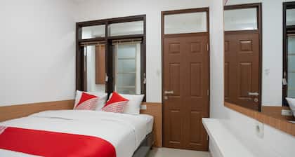 Hotel O Hegarbudhi Residence