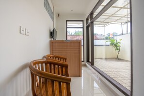 Reception - Hotel O Hegarbudhi Residence (Bandung)