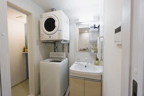 Desk, blackout curtains, free WiFi, bed sheets - Condominio Miyako Airport (Miyakojima)