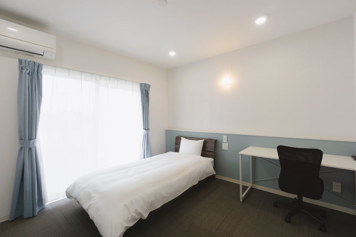 1 bedroom, desk, blackout curtains, free WiFi