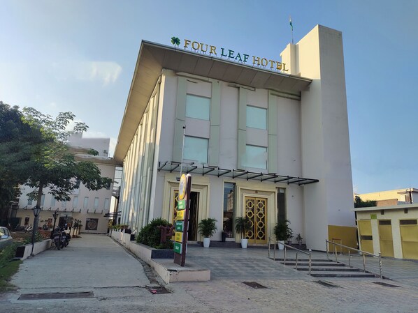 Mặt tiền nơi lưu trú
