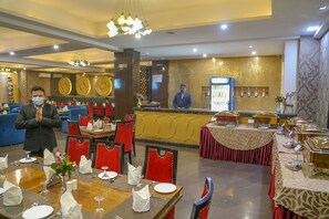 Bữa sáng đầy đủ hàng ngày với phụ phí nhỏ 