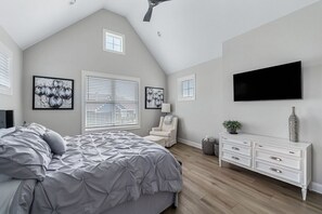 4 bedrooms, desk, travel crib, free WiFi