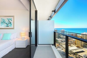 2 habitaciones, escritorio, tabla de planchar con plancha y wifi gratis 