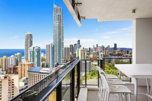 Outdoor dining - 3 bedroom SkyHome 1245 Circle on Cavill - Level 25 Ocean FREE parking & Wifi (Surfers Paradise)