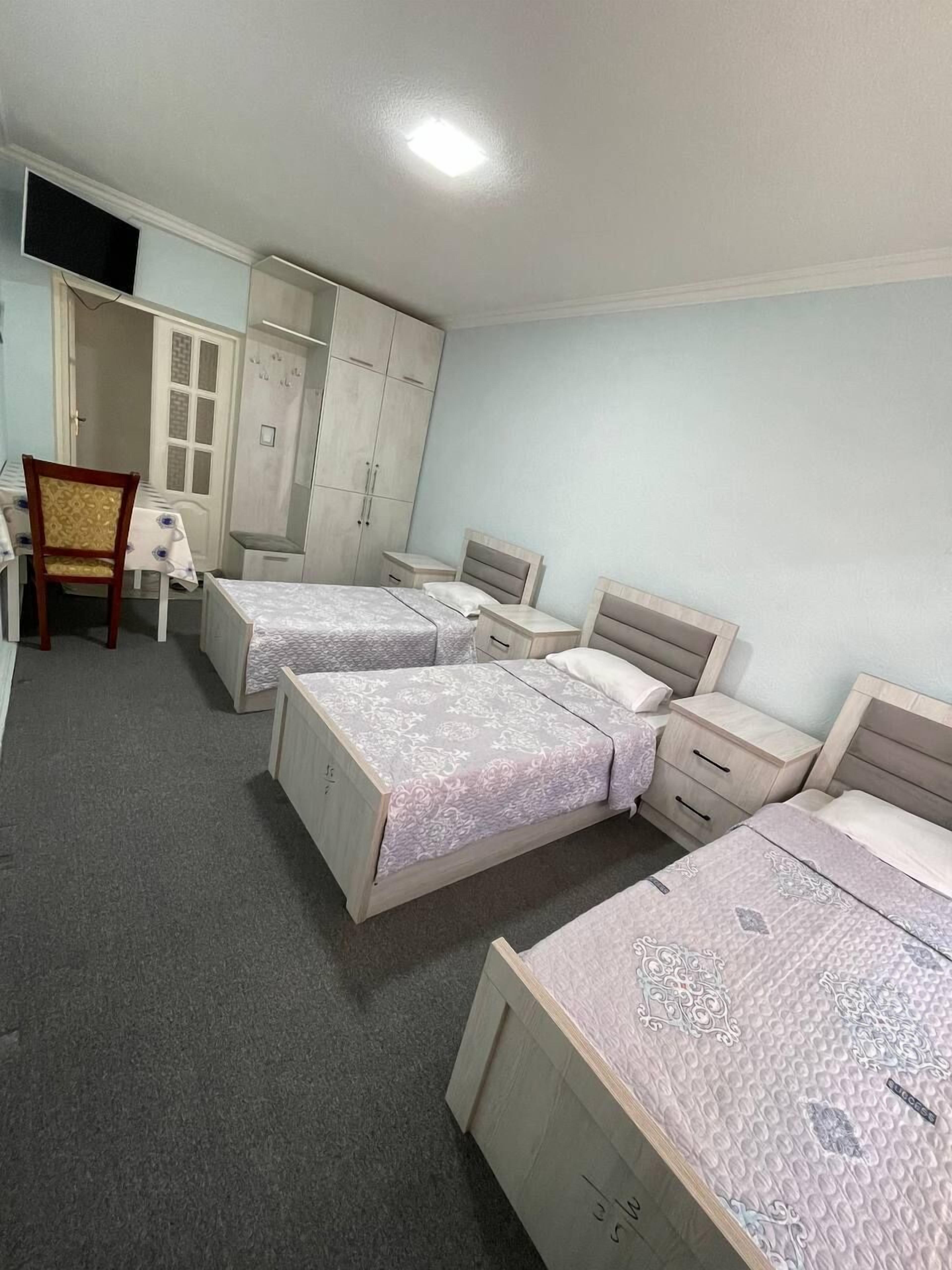 Standard Triple Room | Langsir/tirai gelap terus, Wi-fi percuma 