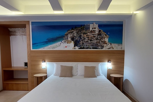 Doppia Classic | Biancheria da letto ipoallergenica, materassi a doppio strato, minibar