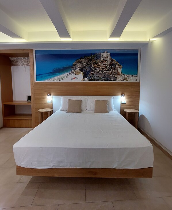 Hypo-allergenic bedding, pillow-top beds, minibar, in-room safe - Don Francisco Rooms - Tropea (Tropea)