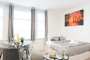 1 bedroom, travel crib, WiFi