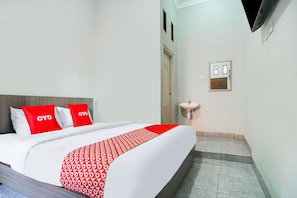 Dobbeltrom – standard | Sengetøy av topp kvalitet, skrivebord og skrivebord for bærbar PC