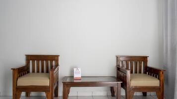 Kamar Double Standar | Area keluarga | Televisi layar datar 32-inci dengan saluran TV kabel dan TV