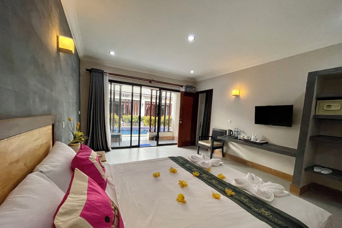 Premium bedding, pillow-top beds, desk, free WiFi