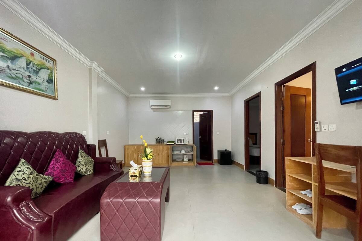 Two Bedrooms Apartment with Pool View | Living room | 32-inch LED TV with cable channels, TV