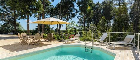 Sesongbasert utendørsbasseng