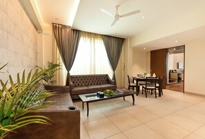 Executive Suite | Minibar, desk, bed sheets - Effotel by Sayaji Sarola (Bhor)