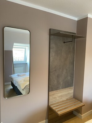 City Double Room, 2 Single Beds