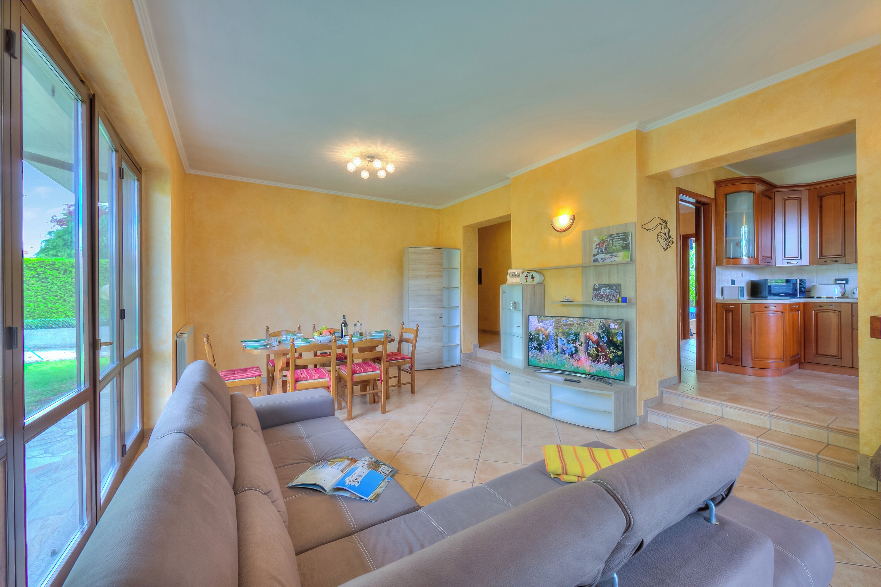 TV a schermo piatto 21 pollici con canali digitali