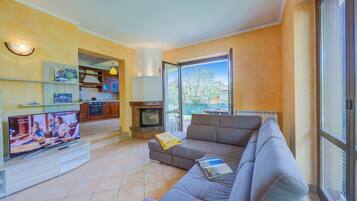 TV a schermo piatto 21 pollici con canali digitali