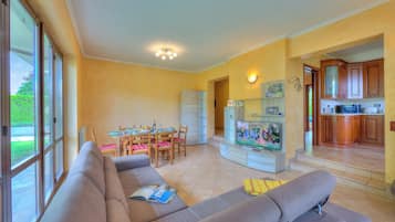 Televisi layar datar 21-inci dengan saluran TV digital