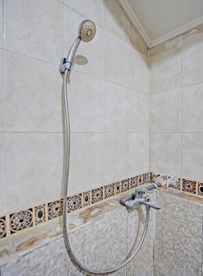 Standard Double Room | Bathroom | Shower, bidet, towels - OYO Life 92310 Banyu Homestay (Surabaya)