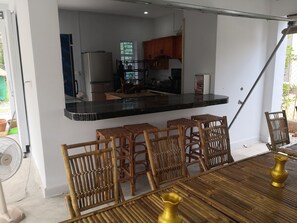 Päivittäinen tilauksen mukaan valmistettu aamiainen maksusta