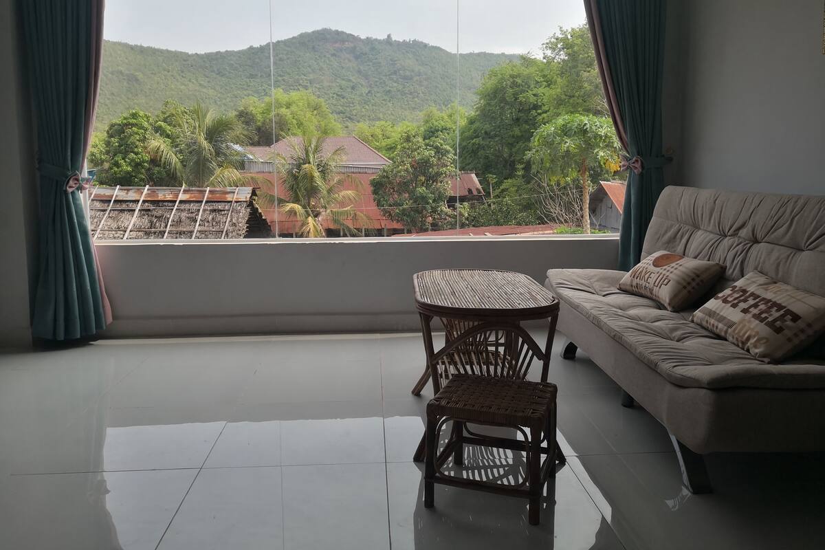 Panoramic Shared Dormitory | Living area | Stereo