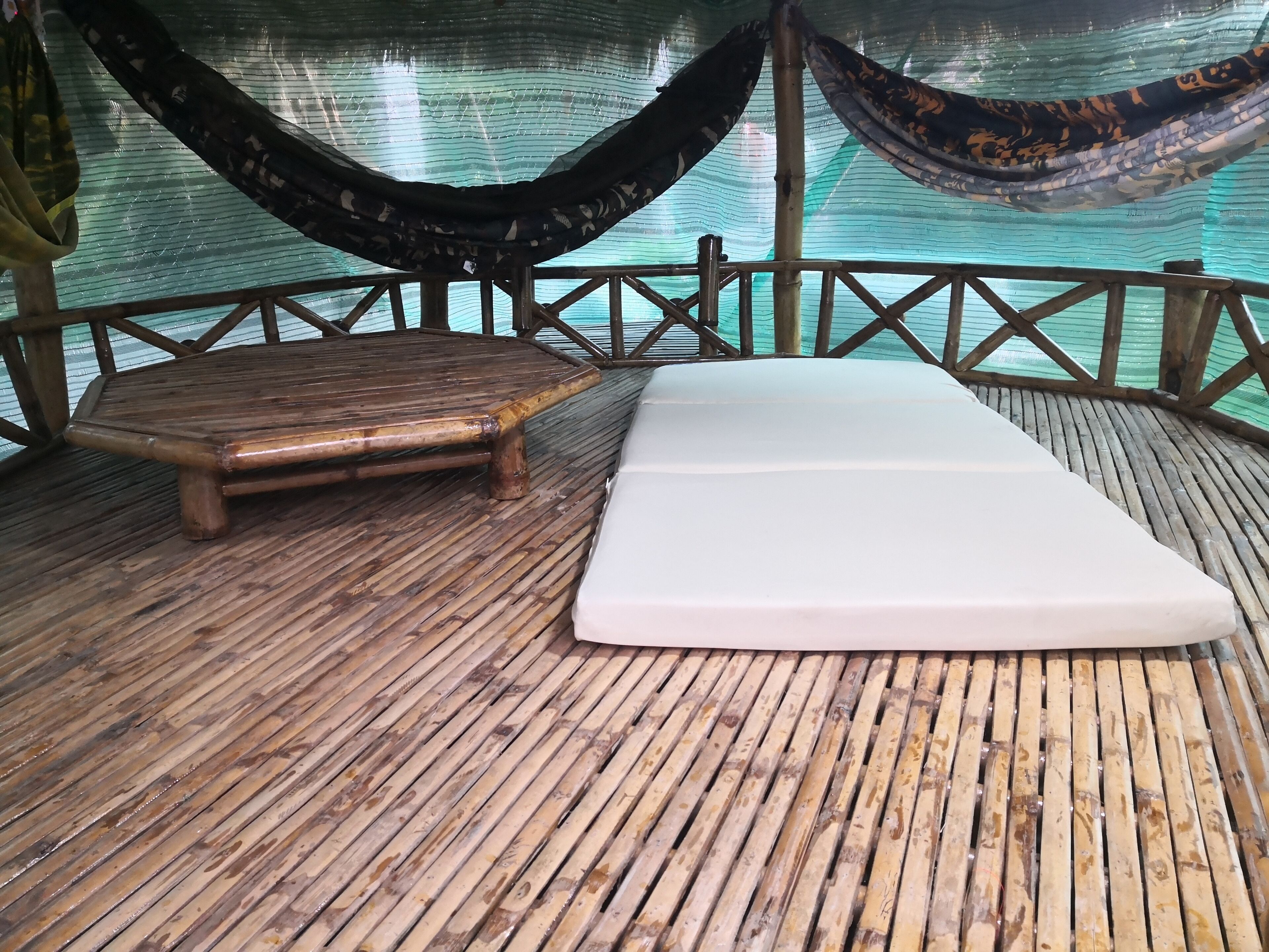 Basic Cabin | Tempur-Pedic beds, desk, blackout curtains, soundproofing