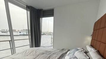 3 bedrooms, desk, free WiFi