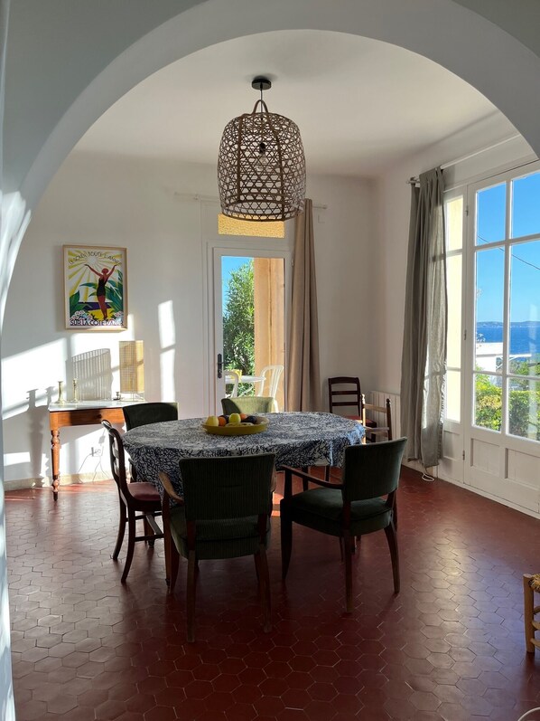 تناول الطعام