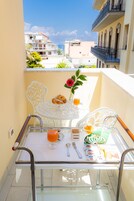 Deluxe Double Room | Premium bedding, minibar, in-room safe, desk