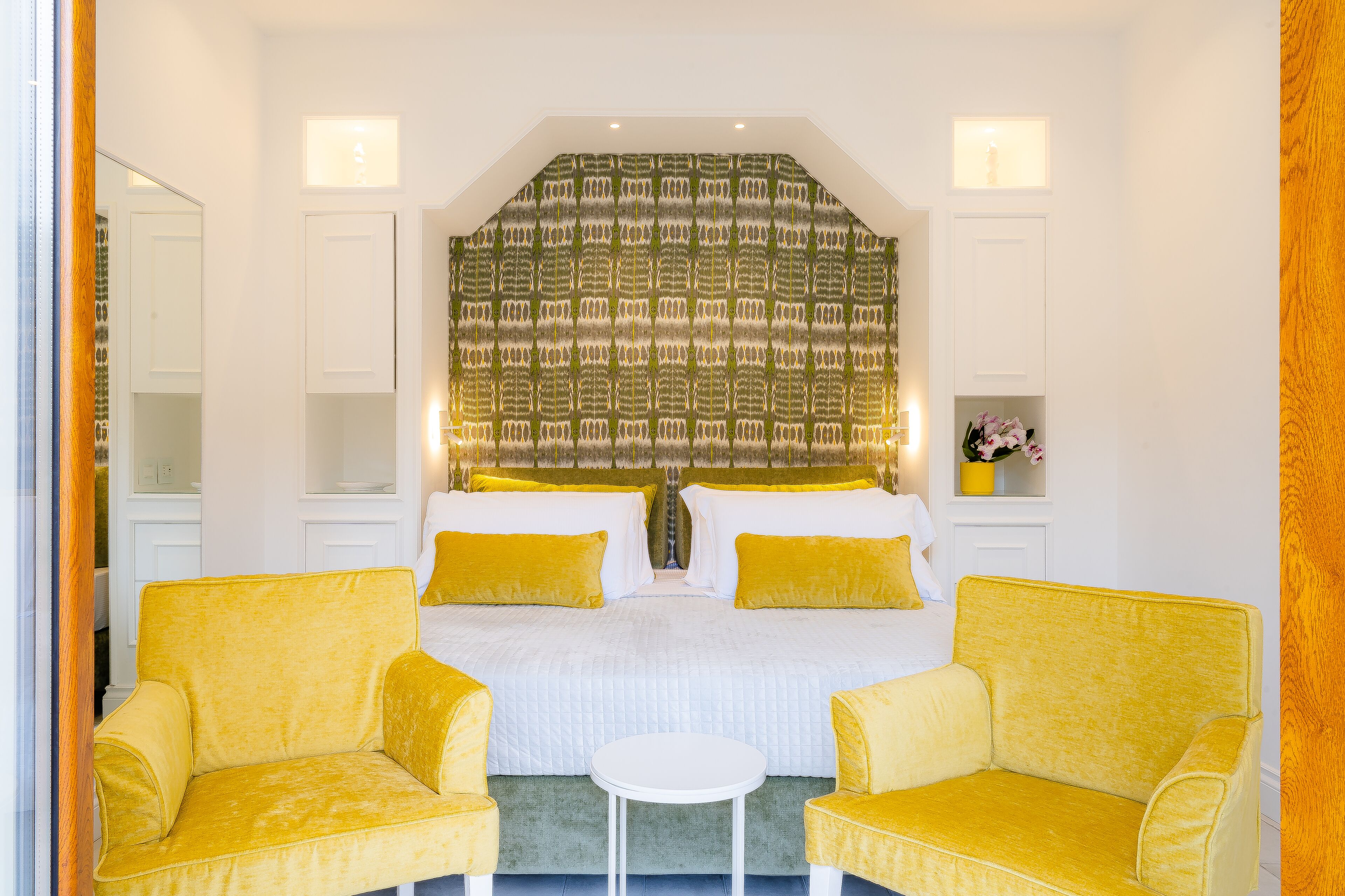 Ropa de cama de alta calidad y minibar 