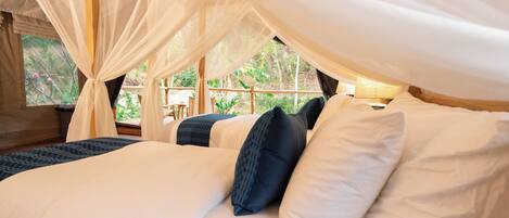 Tent, 1 Twin Bed, Canal View | Desk