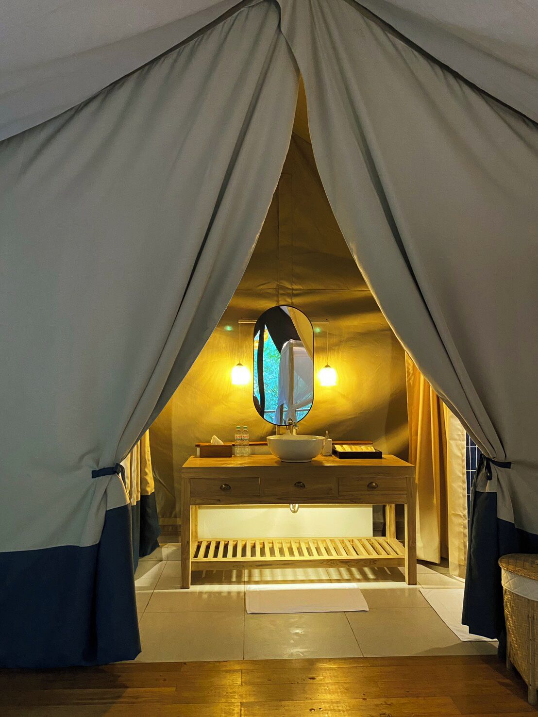 Secadora de cabello y pantuflas 