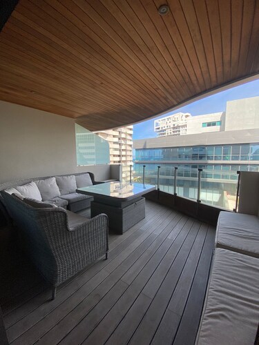 APPARTEMENT LUXUEUX A MARINA CASABLANCA 140M2 2CHAMBRES VUE OCEAN & GRANDE MOSQ.