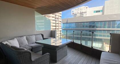 APPARTEMENT LUXUEUX A MARINA CASABLANCA 140M2 2CHAMBRES VUE OCEAN & GRANDE MOSQ.