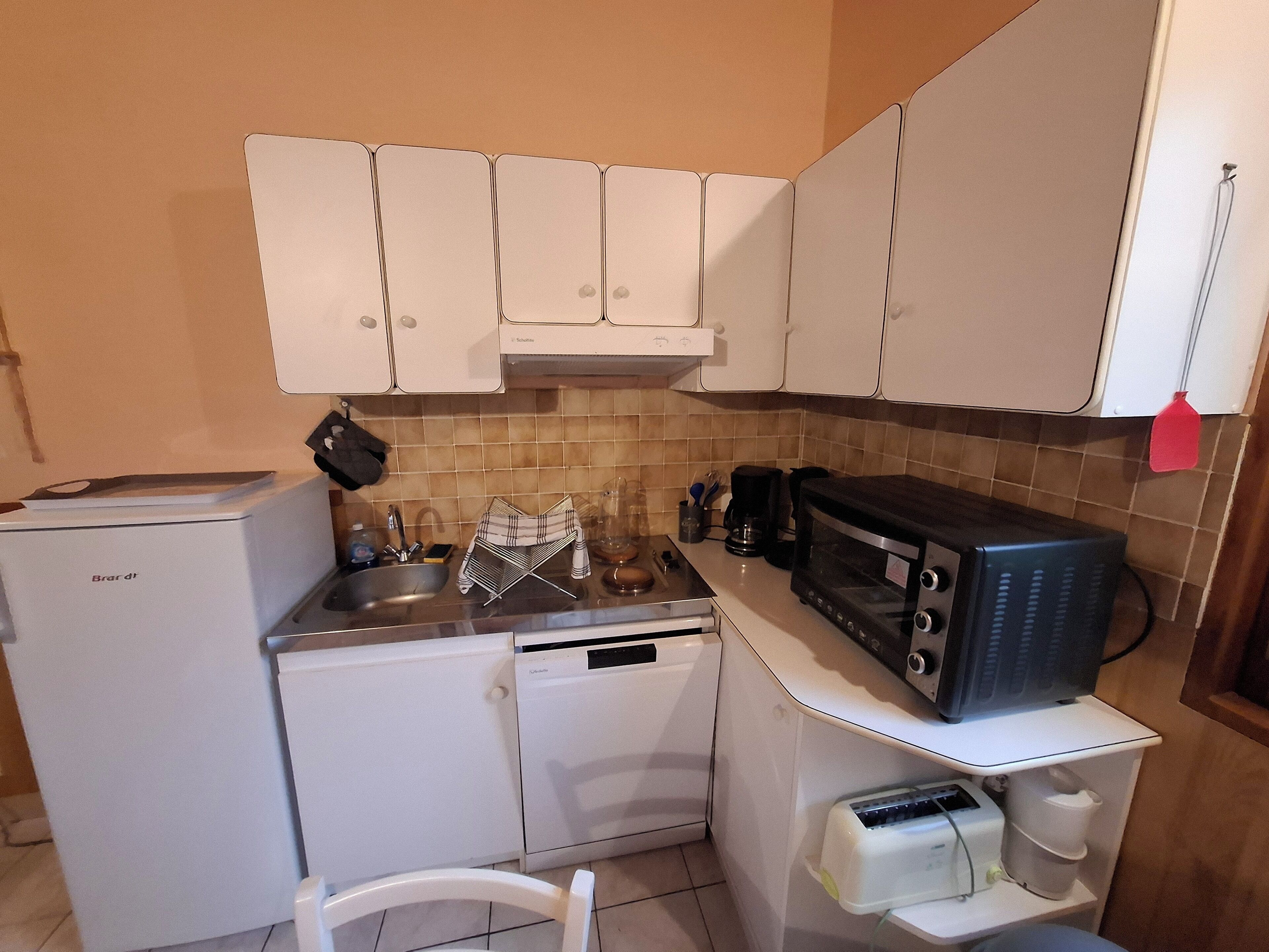 Refrigerador, microondas, horno, placa de cocina