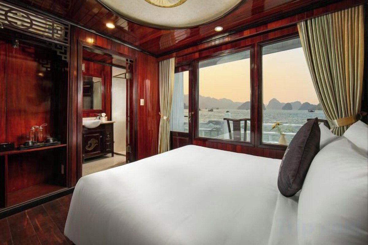 Premium bedding, minibar, in-room safe, blackout drapes