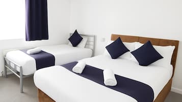 Chambre quadruple familiale | Fer et planche à repasser, accès au Wi-Fi (inclus)