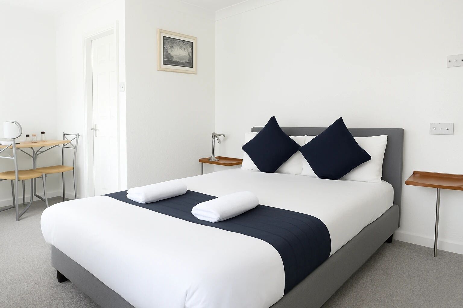 Deluxe Double Room | Iron/ironing board, free WiFi