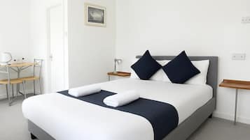 Deluxe Double Room | Iron/ironing board, free WiFi