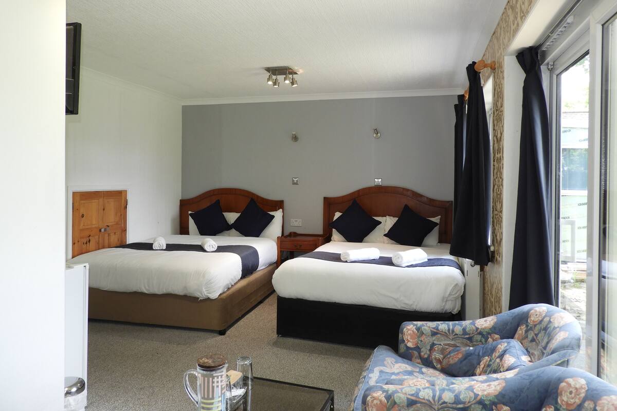 Comfort Quadruple Room, 2 Double Beds | Iron/ironing board, free WiFi