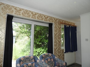 Comfort Quadruple Room, 2 Double Beds | Iron/ironing board, free WiFi - All Seasons Gatwick Guest House (Horley)