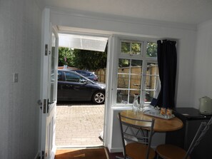 إطلالة على الشارع