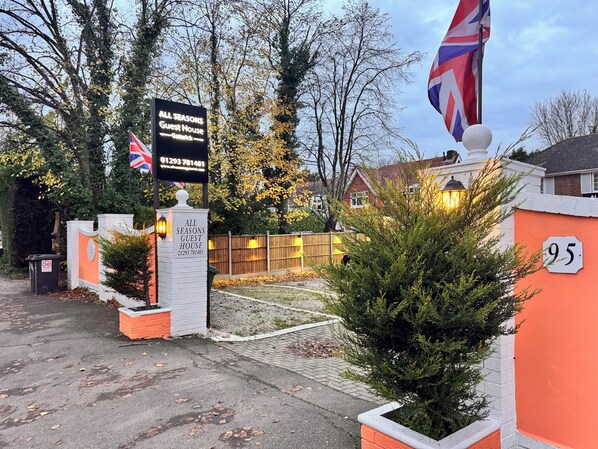 Fachada de la propiedad