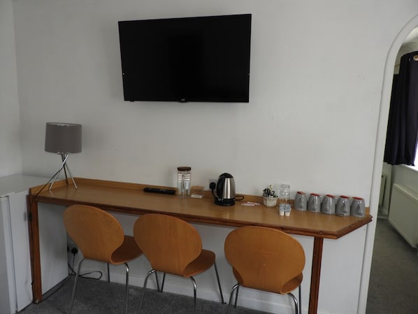 Family Quadruple Room | Room amenity - All Seasons Gatwick Guest House (Horley)