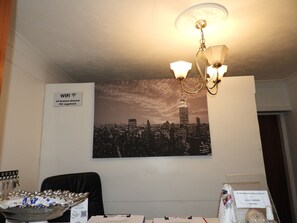 Reception - All Seasons Gatwick Guest House (Horley)