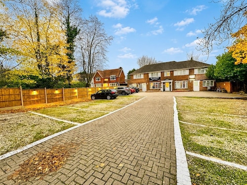 All Seasons Gatwick Guest House