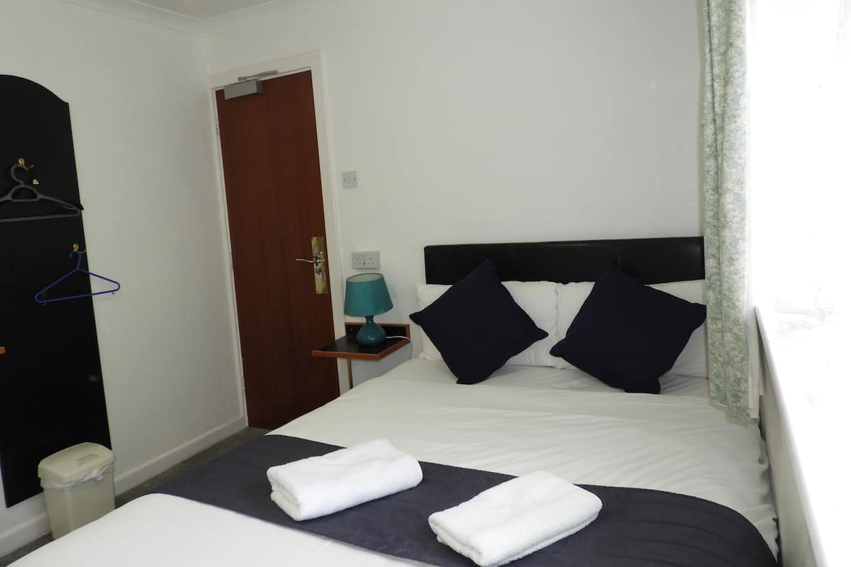Classic Double Room | Iron/ironing board, free WiFi