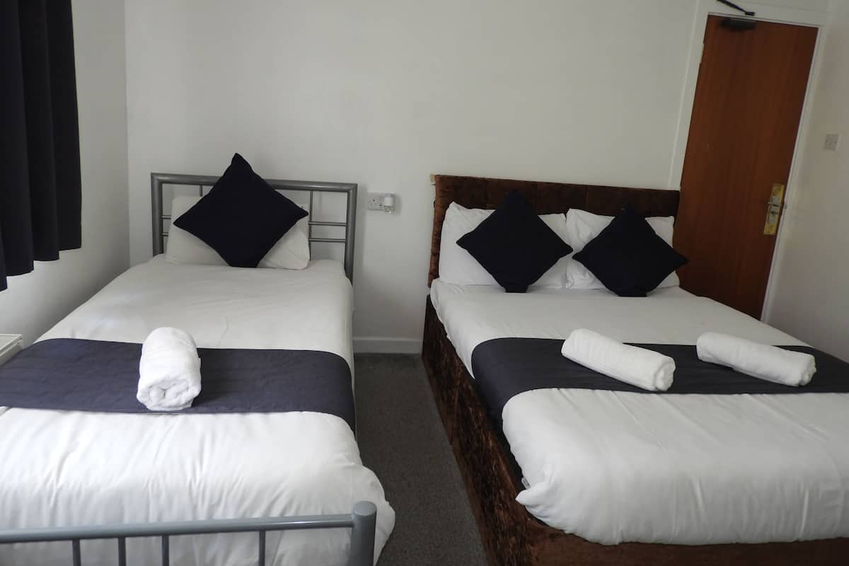 Family Quadruple Room | Iron/ironing board, free WiFi